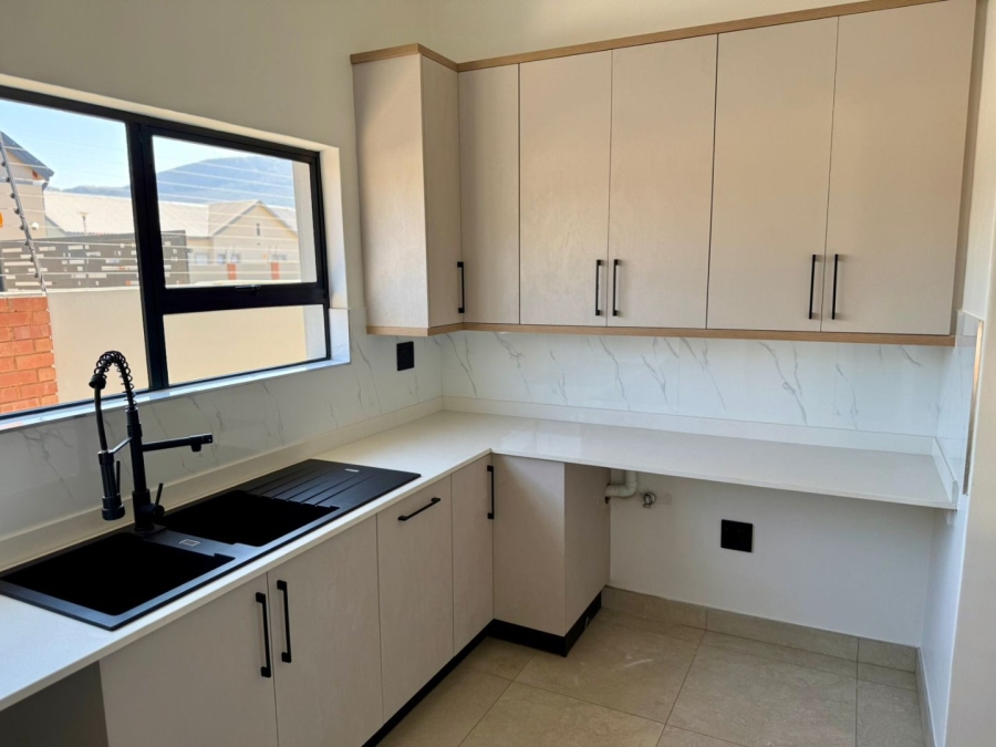 To Let 4 Bedroom Property for Rent in Melodie North West
